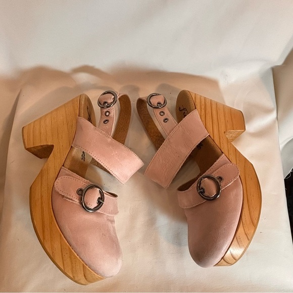 FREE PEOPLE Sz 38 Circle Clog Sandals Wooden Soles Leather Uppers Buckle Closure - Picture 8 of 11